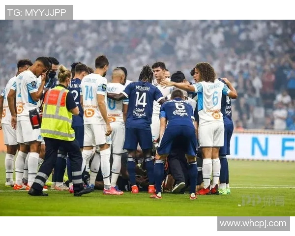 球员比赛中晕倒送医,所幸无生命危险 球员比赛中晕倒送医,所幸无生命危险